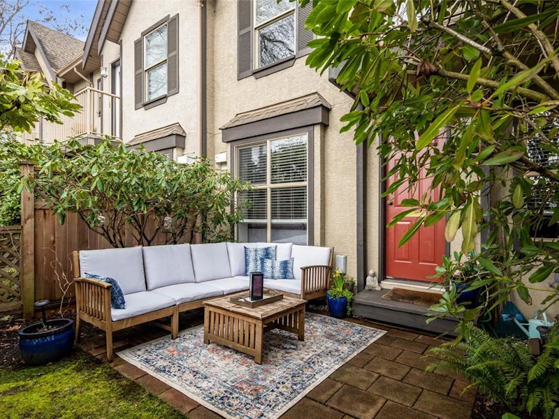 6 - 1010 Pembroke Street, Victoria BC V8T 1J2