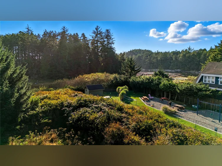 912 Barkley Place, Ucluelet, BC, V0R 3A0 - 9