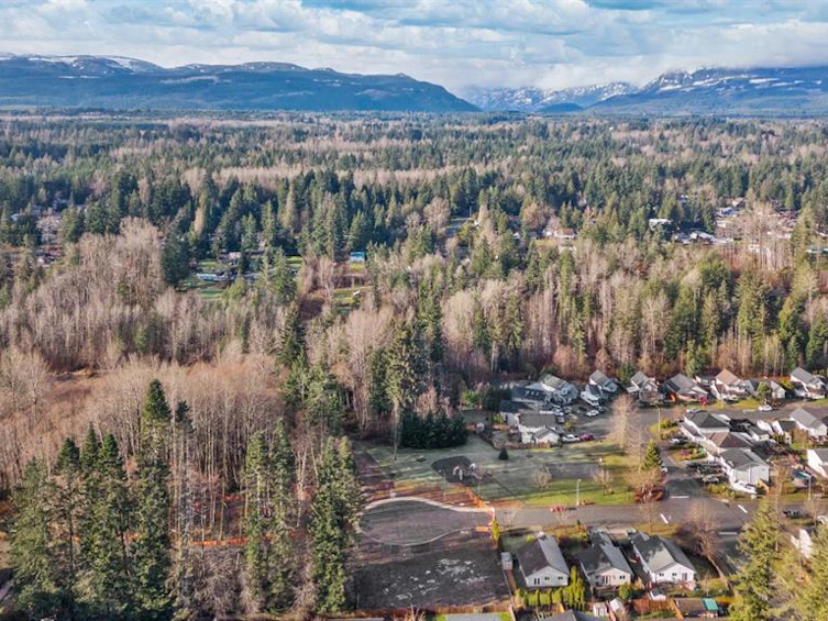 1568 Larsen Road, Courtenay, BC - 12