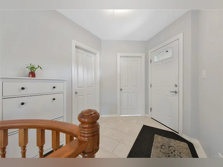 1112 Craigflower Road, Esquimalt, BC, V9A 2Y1 - 2