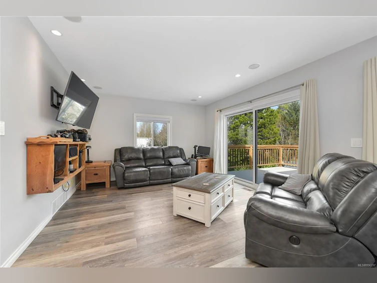 1112 Craigflower Road, Esquimalt, BC, V9A 2Y1 - 11