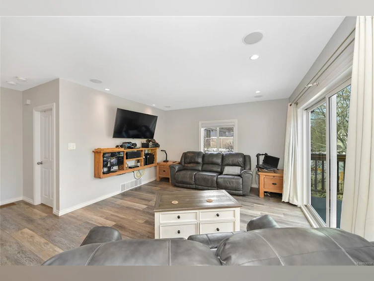 1112 Craigflower Road, Esquimalt, BC, V9A 2Y1 - 12