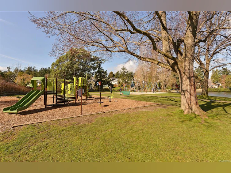 1112 Craigflower Road, Esquimalt, BC, V9A 2Y1 - 35