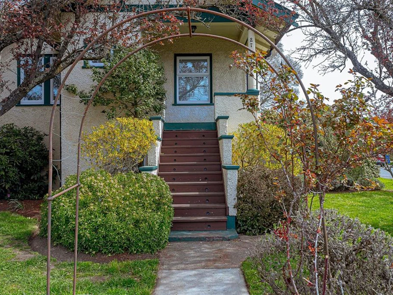 2741 Foul Bay Road, Oak Bay BC V8R 5B8