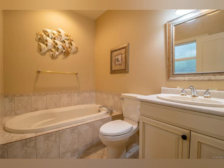 3606 Foc Sle Road, Pender Island, BC, V0N 2M2 - 11