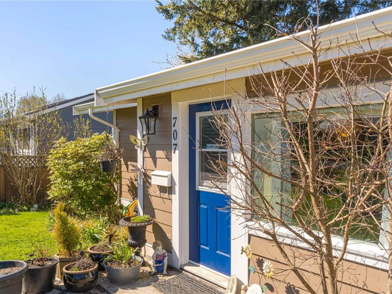 707 Hamilton Avenue, Nanaimo BC V9R 4G7