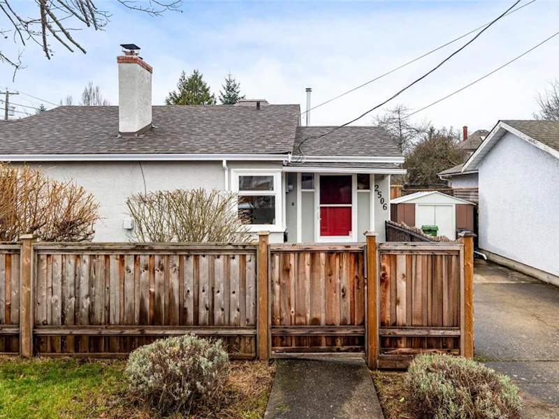 2506 Roseberry Avenue, Victoria BC V8R 2A4