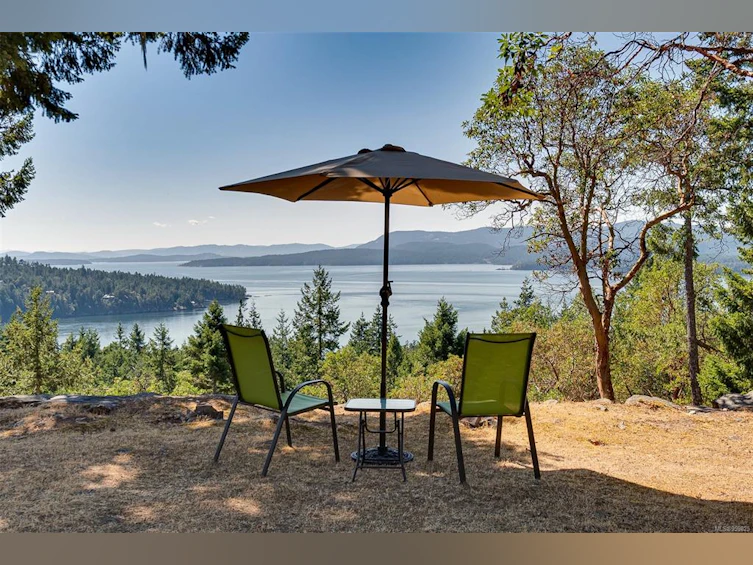 332 Deacon Hill Road, Mayne Island, BC, V0N 2J2