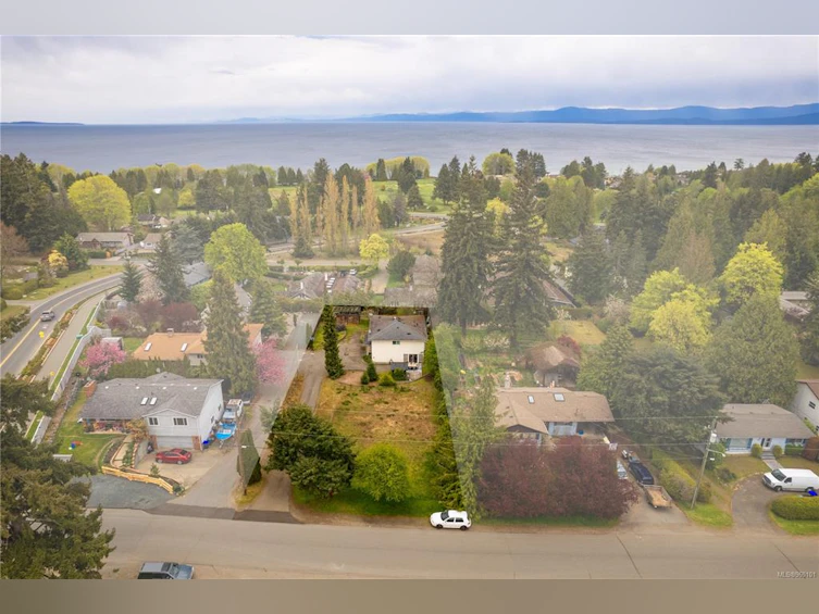 115 117 Sunningdale Road, Qualicum Beach, BC, V9K 1L1