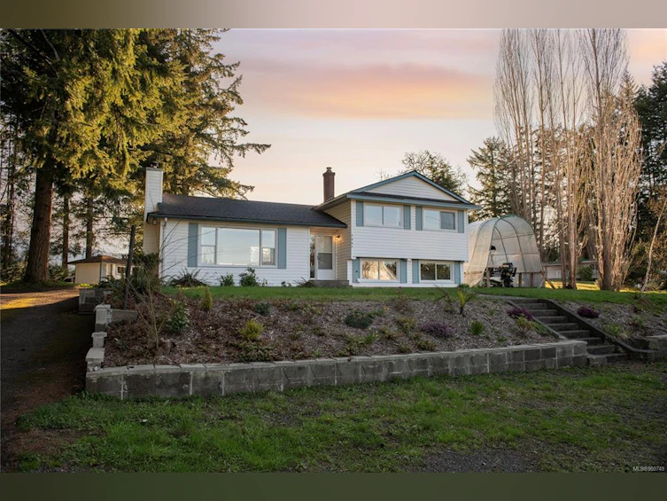 7997 N Island Highway, Black Creek, BC, V9J 1G9