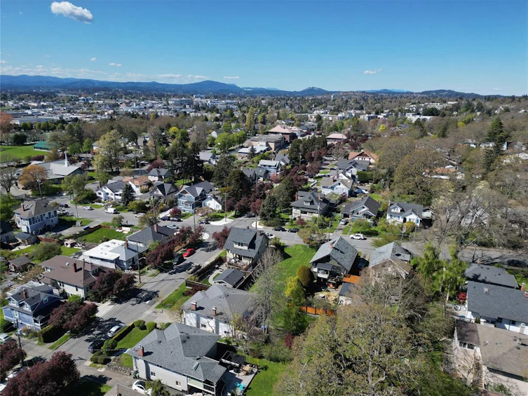 1041 Summit Avenue, Victoria, BC, V8T 2P4 - 16