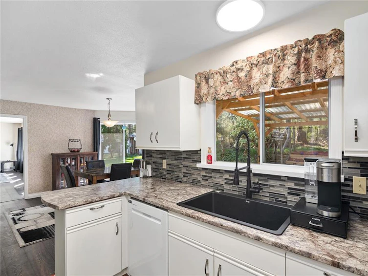 2413 Catherwood Road, Black Creek, BC, V9J 1J3 - 12