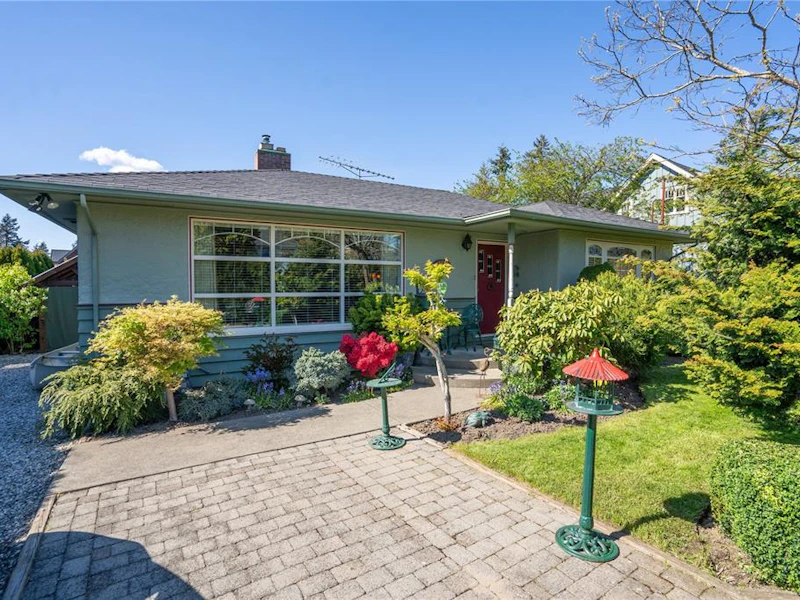 2834 Inlet Avenue, Saanich BC V9A 2M7