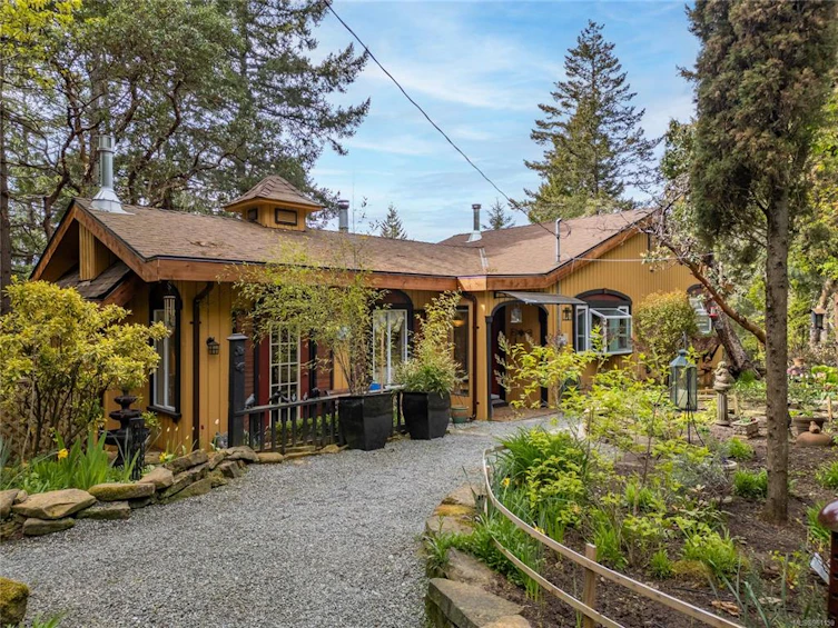 110 Devina Drive, Galiano Island, BC, V0N 1P0