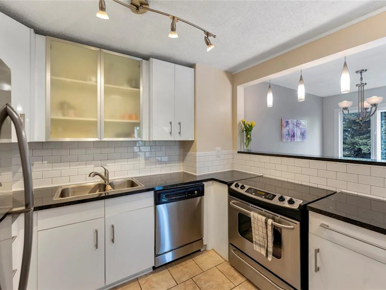 404-1342 Hillside Avenue, Victoria, BC, V8T 2B4 - 3