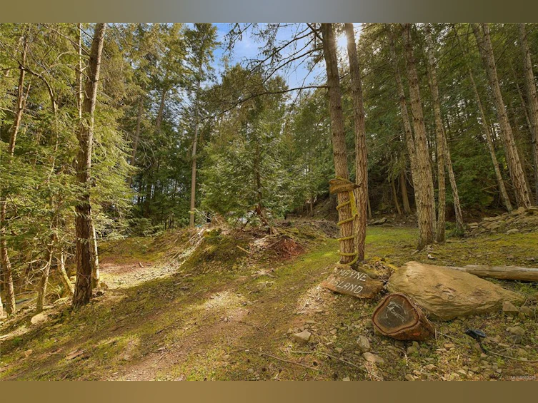 497 Abbott Road, Mayne Island, BC, V0N 2J1