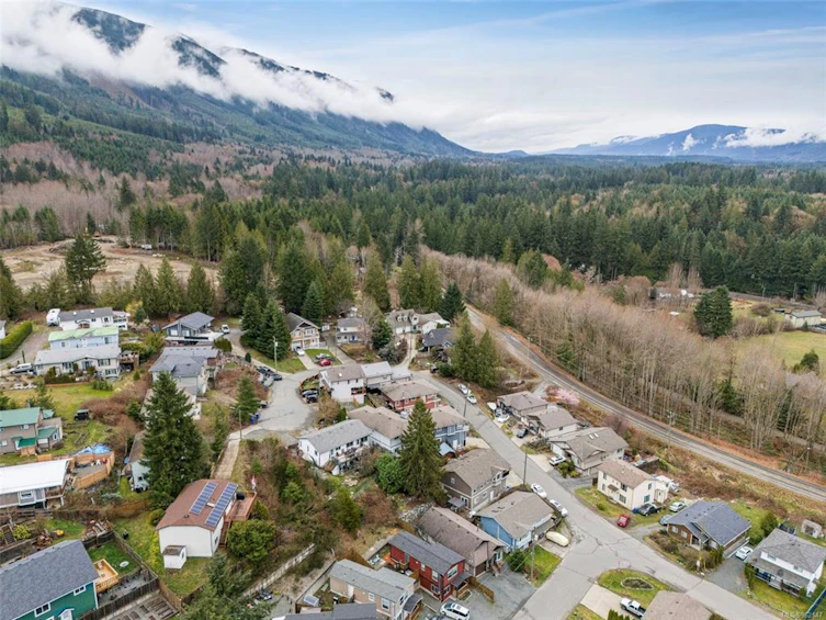 280 Carnell Drive, Lake Cowichan, BC, V0R 2G1