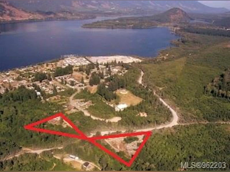 6744 Wall Street, Honeymoon Bay, BC, V0R 1Y0 - 2