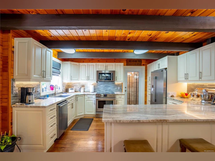 6744 Wall Street, Honeymoon Bay, BC, V0R 1Y0 - 4