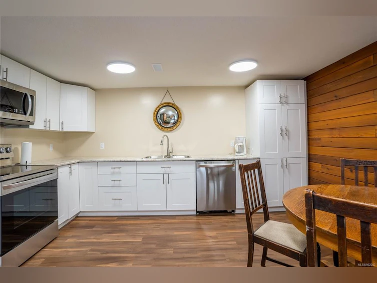 6744 Wall Street, Honeymoon Bay, BC, V0R 1Y0 - 6