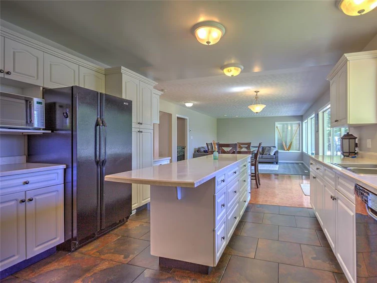 6918 Beach Drive, Honeymoon Bay, BC, V0R 1Y0 - 9
