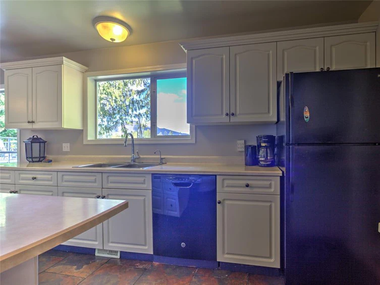6918 Beach Drive, Honeymoon Bay, BC, V0R 1Y0 - 12