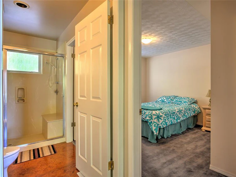 6918 Beach Drive, Honeymoon Bay, BC, V0R 1Y0 - 25