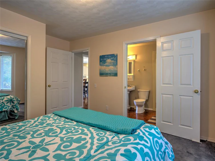 6918 Beach Drive, Honeymoon Bay, BC, V0R 1Y0 - 28