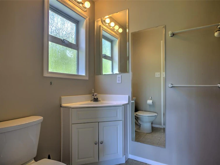 6918 Beach Drive, Honeymoon Bay, BC, V0R 1Y0 - 44