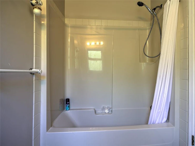 6918 Beach Drive, Honeymoon Bay, BC, V0R 1Y0 - 45
