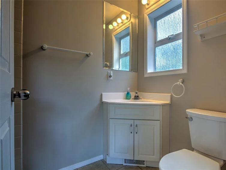 6918 Beach Drive, Honeymoon Bay, BC, V0R 1Y0 - 50