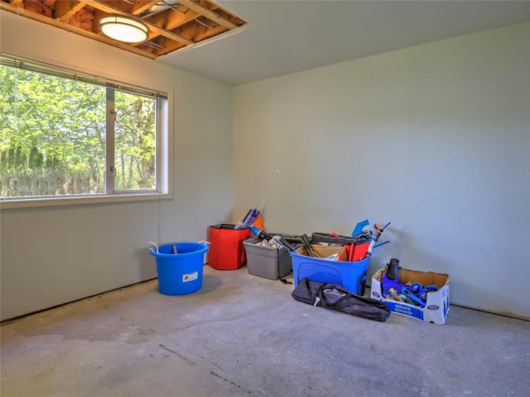 6918 Beach Drive, Honeymoon Bay, BC, V0R 1Y0 - 71