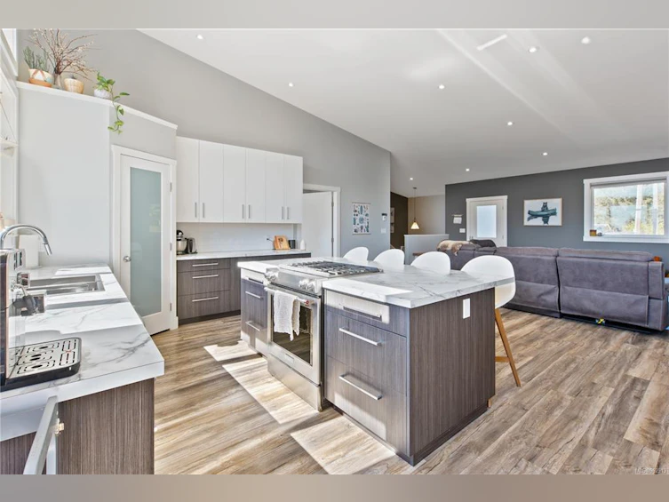 1992 Athlone Road, Ucluelet, BC, V0R 3A0 - 9