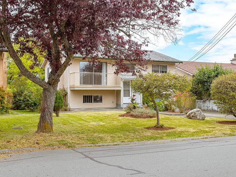 2312 Bradford Avenue, Sidney BC V8L 2E1