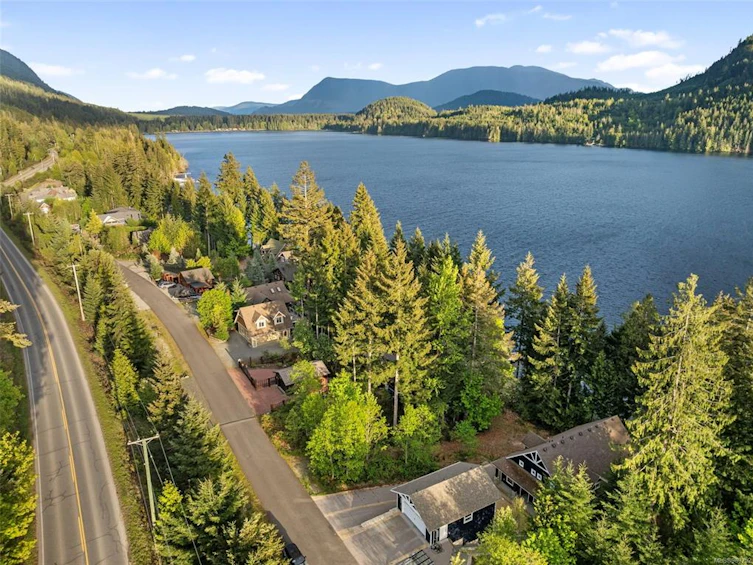 9604 Creekside Drive, Lake Cowichan, BC, V0R 3E1 - 11