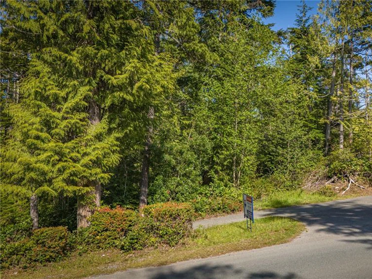 845 Rainforest Drive, Ucluelet, BC, V0R 3A0 - 2