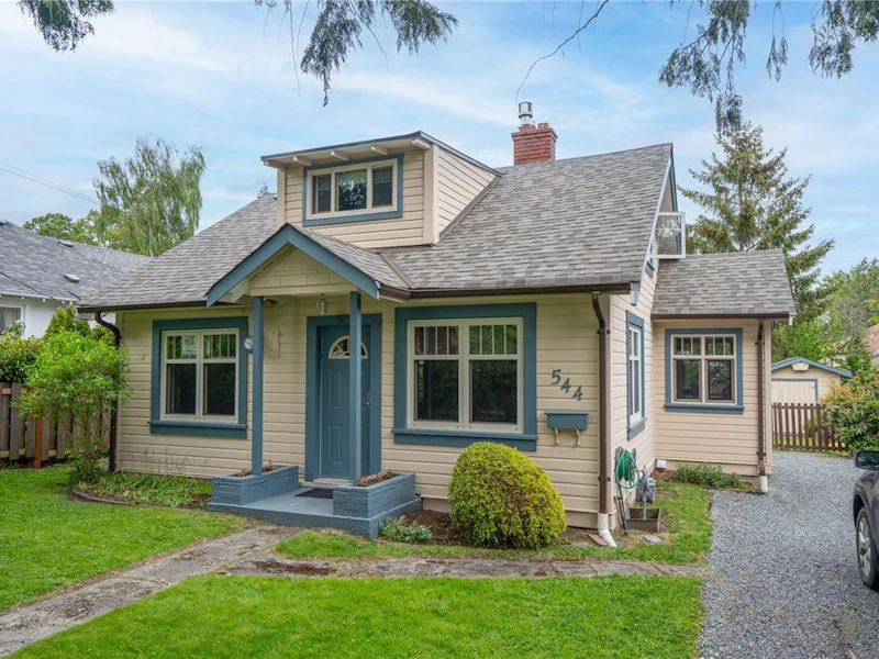 544 Vincent Avenue, Saanich BC V9A 2G9