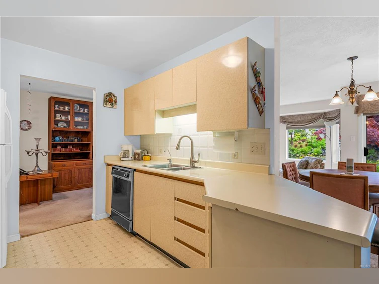 31-5110 Cordova Bay Road, Saanich, BC, V8Y 2K5 - 11