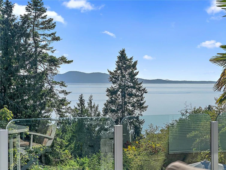 5009 Bonanza Place, Saanich, BC, V8Y 3E1 - 5
