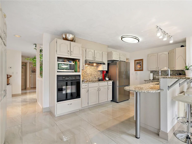 5009 Bonanza Place, Saanich, BC, V8Y 3E1 - 21