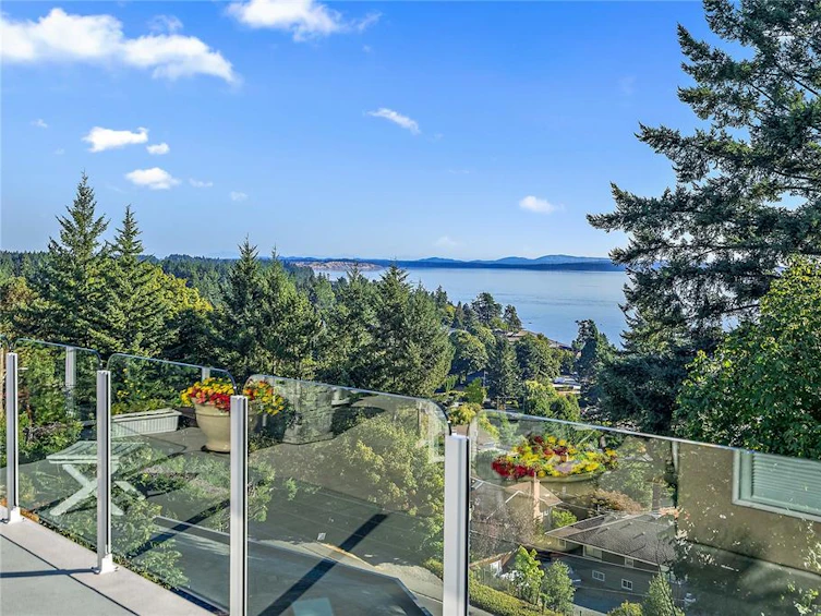 5009 Bonanza Place, Saanich, BC, V8Y 3E1 - 76