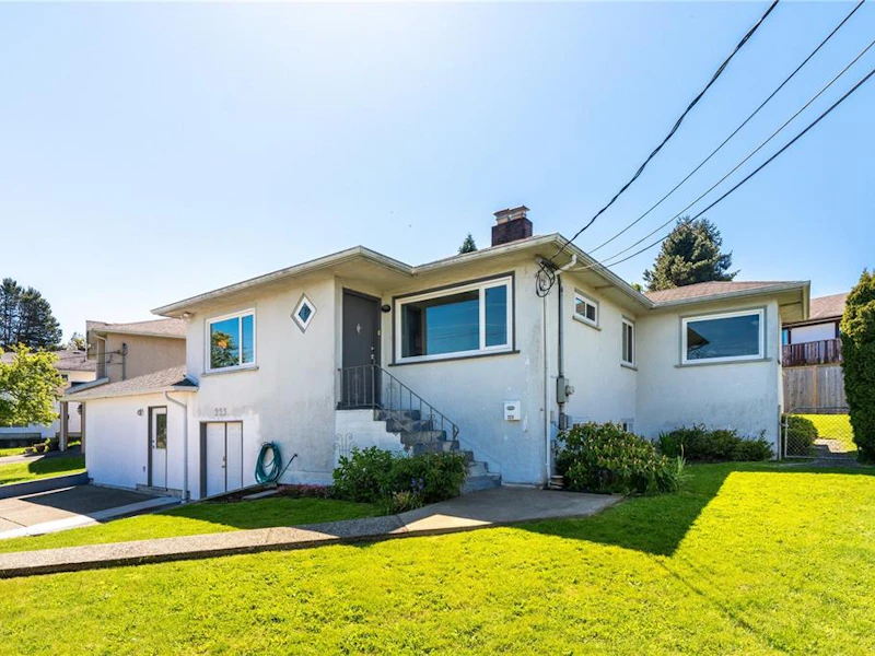 223 Hampton Road, Saanich BC V8Z 1H2