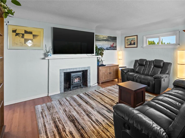 223 Hampton Road, Saanich, BC, V8Z 1H2 - 4