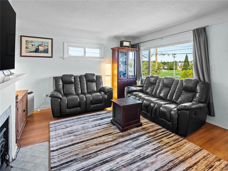 223 Hampton Road, Saanich, BC, V8Z 1H2 - 5