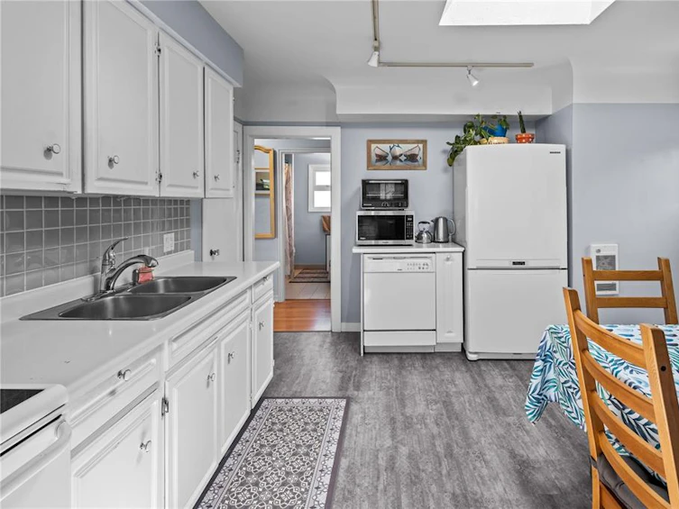 223 Hampton Road, Saanich, BC, V8Z 1H2 - 12