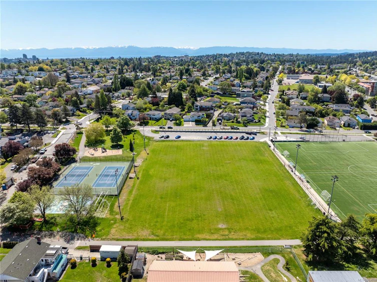 223 Hampton Road, Saanich, BC, V8Z 1H2 - 39