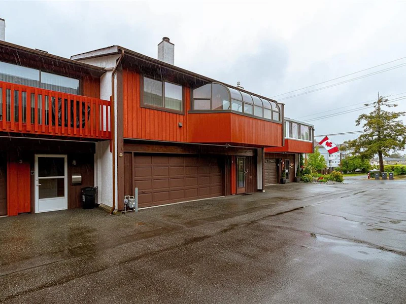 2 - 2365 Henry Avenue, Sidney BC V8L 2B4