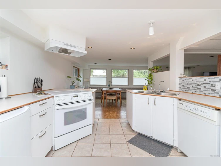 2363 Malaview Avenue, Sidney, BC, V8L 2G1 - 16