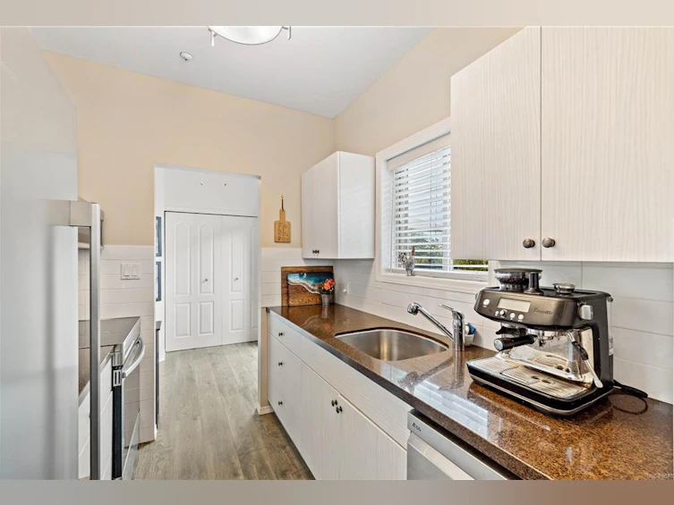 208-360 Selby Street, Nanaimo, BC, V9R 2R5 - 11