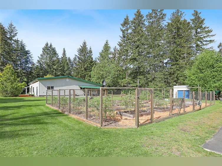 260 Bates Drive, Fanny Bay, BC, V0R 1W0 - 42